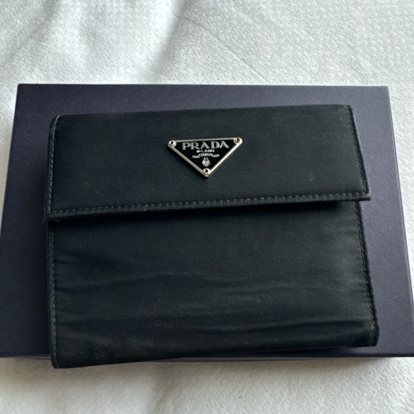 🔥Prada Nylon Tri-Fold Wallet - Picture 3 of 17